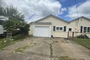 914 4th Ave, Sweet Home, OR 97386 - Photo 2