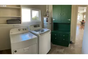 914 4th Ave, Sweet Home, OR 97386 - Photo 28