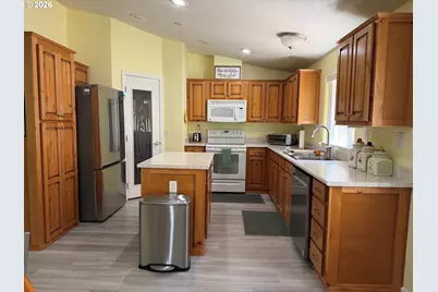 2383 W Military Ave, Roseburg, OR 97471 - Photo 6