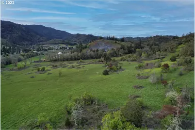 1171 NE Division St, Myrtle Creek, OR 97457 - Photo 2