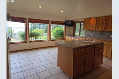 92094 Cape Arago Hwy S, Coos Bay, OR 97420 - Photo 10
