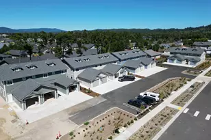 1575 37th St, Florence, OR 97439 - Photo 2