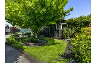1116 Pleasant St, Springfield, OR 97477 - Photo 2