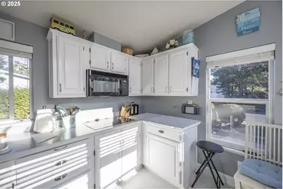 515 Robin Ln, Florence, OR 97439 - Photo 14