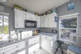 515 Robin Ln, Florence, OR 97439 - Photo 14