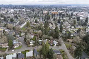 672 SE Alder Ct, Hillsboro, OR 97123 - Photo 42