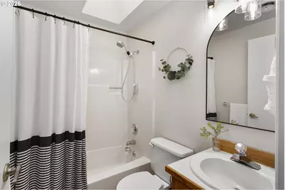 672 SE Alder Ct, Hillsboro, OR 97123 - Photo 24