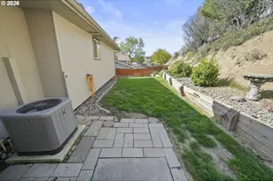 1911 SW Perkins Ave, Pendleton, OR 97801 - Photo 6