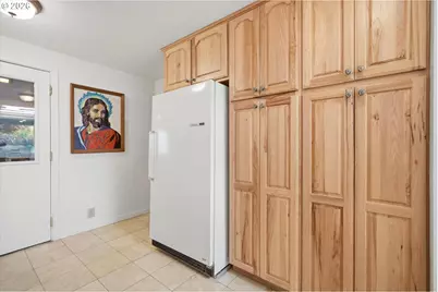 210 W 8th St, Lafayette, OR 97127 - Photo 16