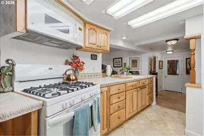 210 W 8th St, Lafayette, OR 97127 - Photo 14