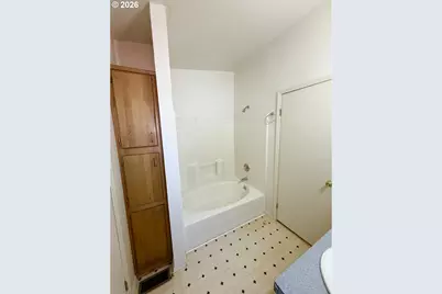 10413 F Ave, Island City, OR 97850 - Photo 8
