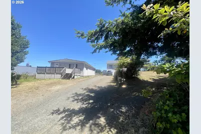 2519 Everett Ave, North Bend, OR 97459 - Photo 2