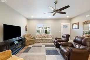 582 Fairway Estates Dr, Sutherlin, OR 97479 - Photo 8