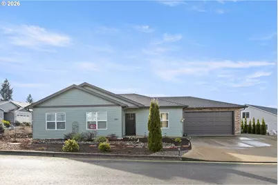 582 Fairway Estates Dr, Sutherlin, OR 97479 - Photo 1