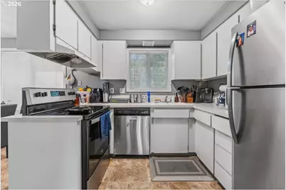 201 SE 176th Pl, Portland, OR 97233 - Photo 10