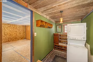 105 S R St, Cottage Grove, OR 97424 - Photo 16