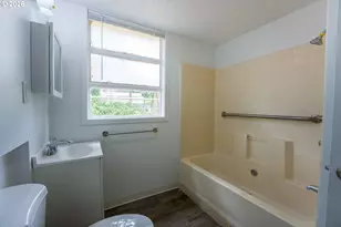 18427 SE Yamhill St, Portland, OR 97233 - Photo 24
