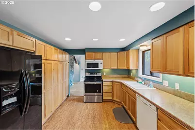 1358 Scott Ln, North Bend, OR 97459 - Photo 18