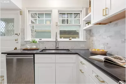 2451 SE Salmon St, Portland, OR 97214 - Photo 12