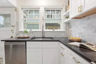 2451 SE Salmon St, Portland, OR 97214 - Photo 12