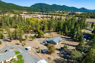 188 Trillium Ln, Tenmile, OR 97481 - Photo 2