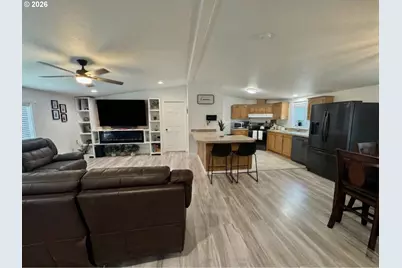 1735 NE 3rd Pl, Hermiston, OR 97838 - Photo 4