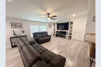 1735 NE 3rd Pl, Hermiston, OR 97838 - Photo 4