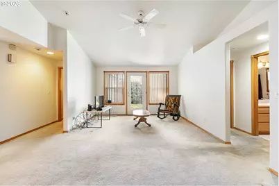 14252 SE Center St, Portland, OR 97236 - Photo 6