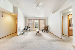 14252 SE Center St, Portland, OR 97236 - Photo 6