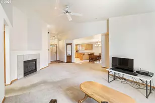 14252 SE Center St, Portland, OR 97236 - Photo 4