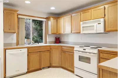 14252 SE Center St, Portland, OR 97236 - Photo 18