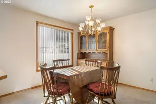 14252 SE Center St, Portland, OR 97236 - Photo 16