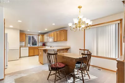 14252 SE Center St, Portland, OR 97236 - Photo 10