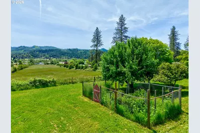 1971 E Sixth Ave, Sutherlin, OR 97479 - Photo 6