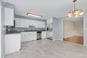 955 SE Hogan Rd, Gresham, OR 97080 - Photo 14