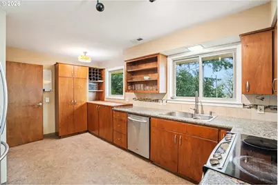 12444 SW 57th Ave, Portland, OR 97219 - Photo 8