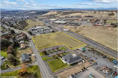 Ne Chestnut St, Madras, OR 97741 - Photo 1
