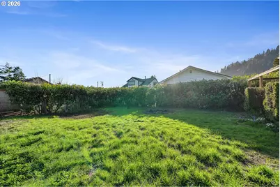 215 Cypress Ave, Garibaldi, OR 97118 - Photo 12