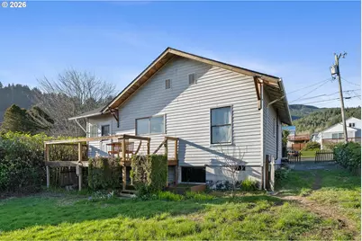 215 Cypress Ave, Garibaldi, OR 97118 - Photo 14