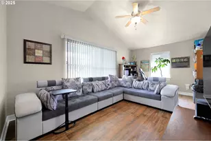 25246 Corky Ln, Veneta, OR 97487 - Photo 8