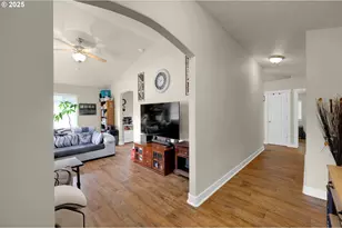 25246 Corky Ln, Veneta, OR 97487 - Photo 6