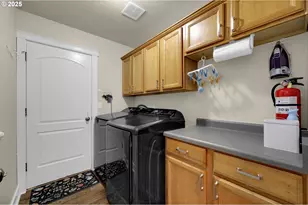 25246 Corky Ln, Veneta, OR 97487 - Photo 24