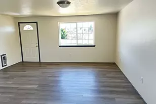 1467 W Locust St, Stayton, OR 97383 - Photo 2