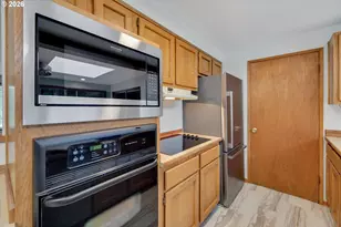9080 NW Kearney St, Portland, OR 97229 - Photo 10