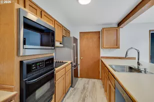 9080 NW Kearney St, Portland, OR 97229 - Photo 8