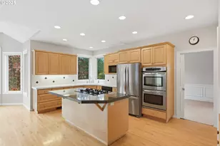 8722 NW Benson St, Portland, OR 97229 - Photo 12