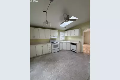 13451 SE Raymond St, Portland, OR 97236 - Photo 12