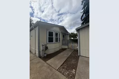 13451 SE Raymond St, Portland, OR 97236 - Photo 4