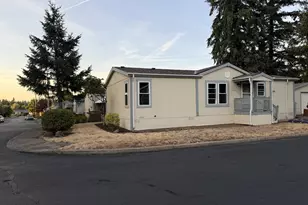 13451 SE Raymond St, Portland, OR 97236 - Photo 2