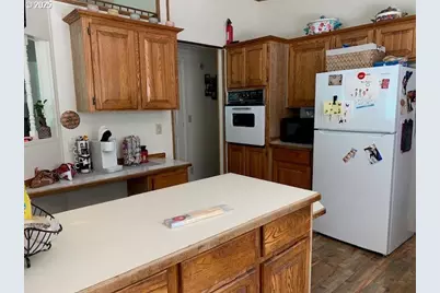1517 NE Newton Creek Dr, Roseburg, OR 97470 - Photo 8